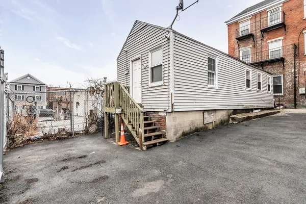 $1,700 | 193 Appleton Street, Unit 3, Lowell, MA 01852