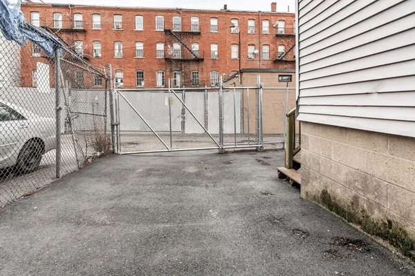 $1,700 | 193 Appleton Street, Unit 3, Lowell, MA 01852