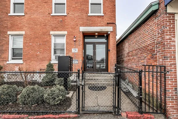 $1,700 | 193 Appleton Street, Unit 3, Lowell, MA 01852