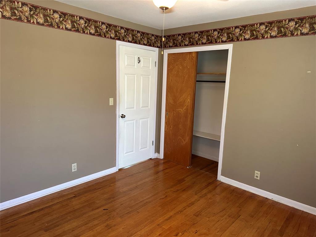406 South Williams Street Hamilton, TX 76531 - Photo 18 of 35 a view of an empty room