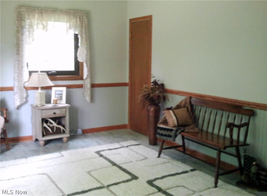 36725 Aurora Road Solon, OH 44139 - Photo 15 of 34 Living room