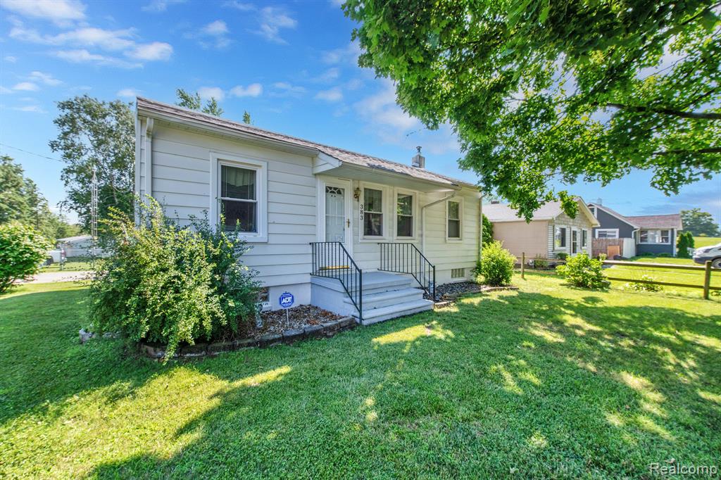 383 West Kennett Road Pontiac, MI 48340 - Photo 2 of 19 Gallery Image 2