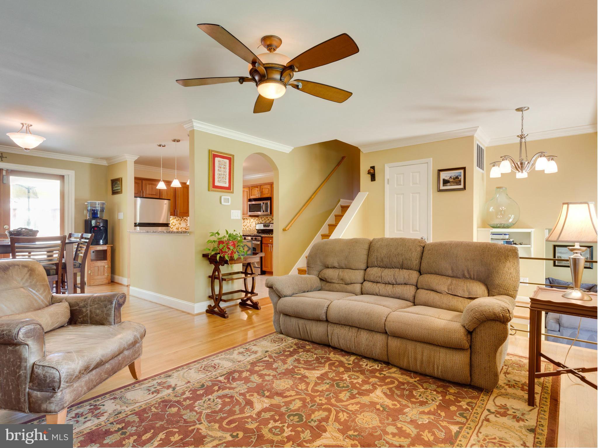 8908 Battery Road Alexandria, VA 22308 - Photo 12 of 30 Living Room