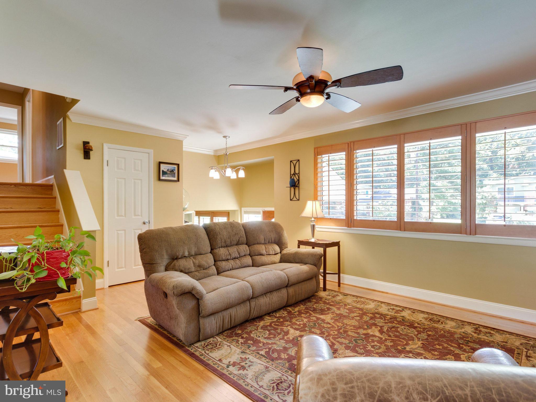 8908 Battery Road Alexandria, VA 22308 - Photo 13 of 30 Living Room