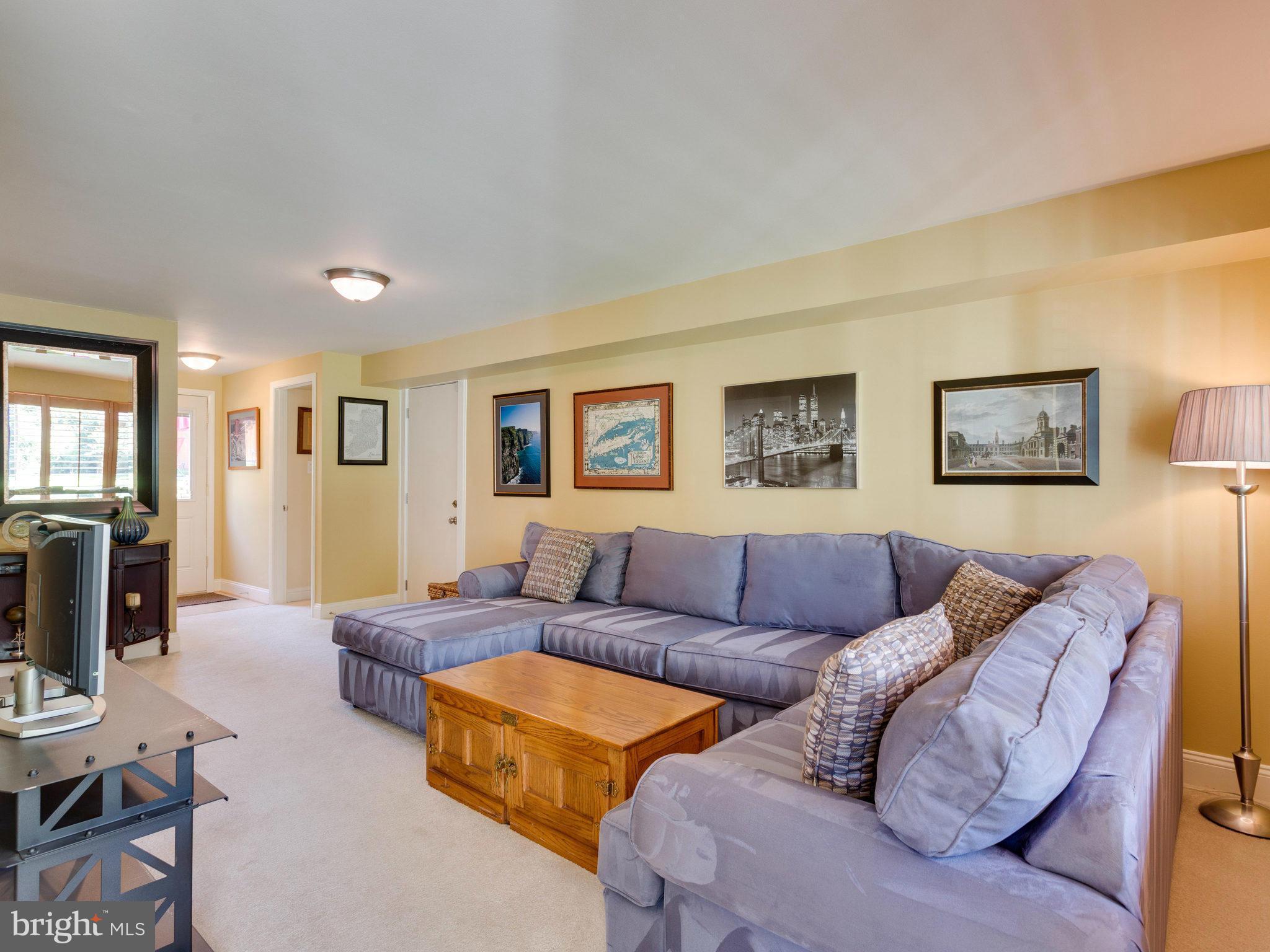 8908 Battery Road Alexandria, VA 22308 - Photo 25 of 30 Family Room