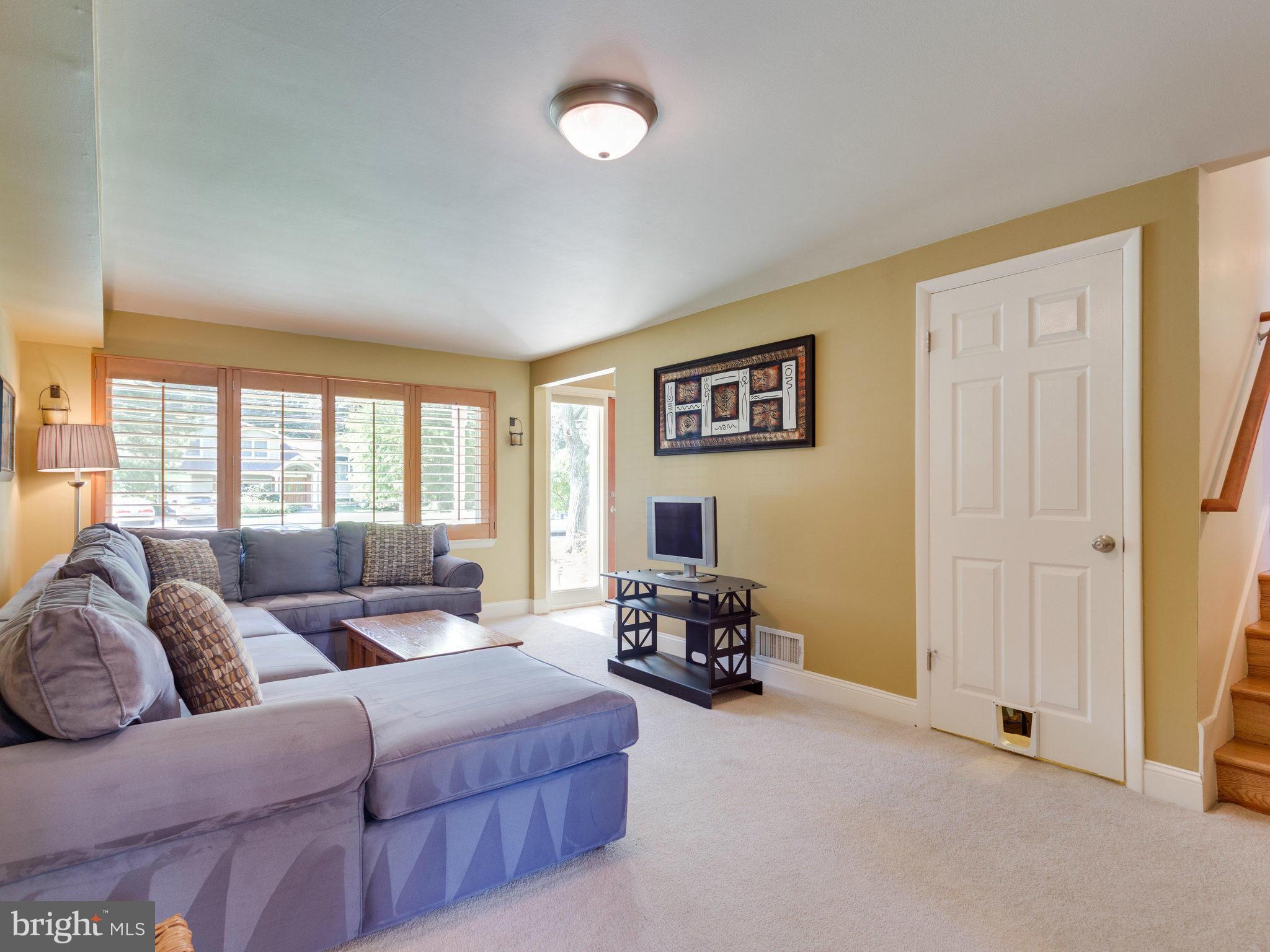 8908 Battery Road Alexandria, VA 22308 - Photo 26 of 30 Family Room