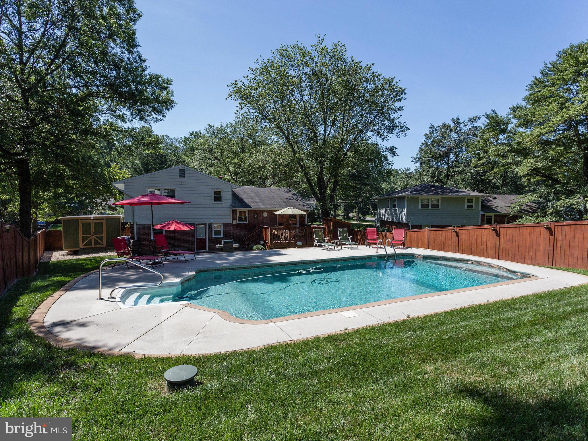 8908 Battery Road Alexandria, VA 22308 - Photo 8 of 30 Pool area