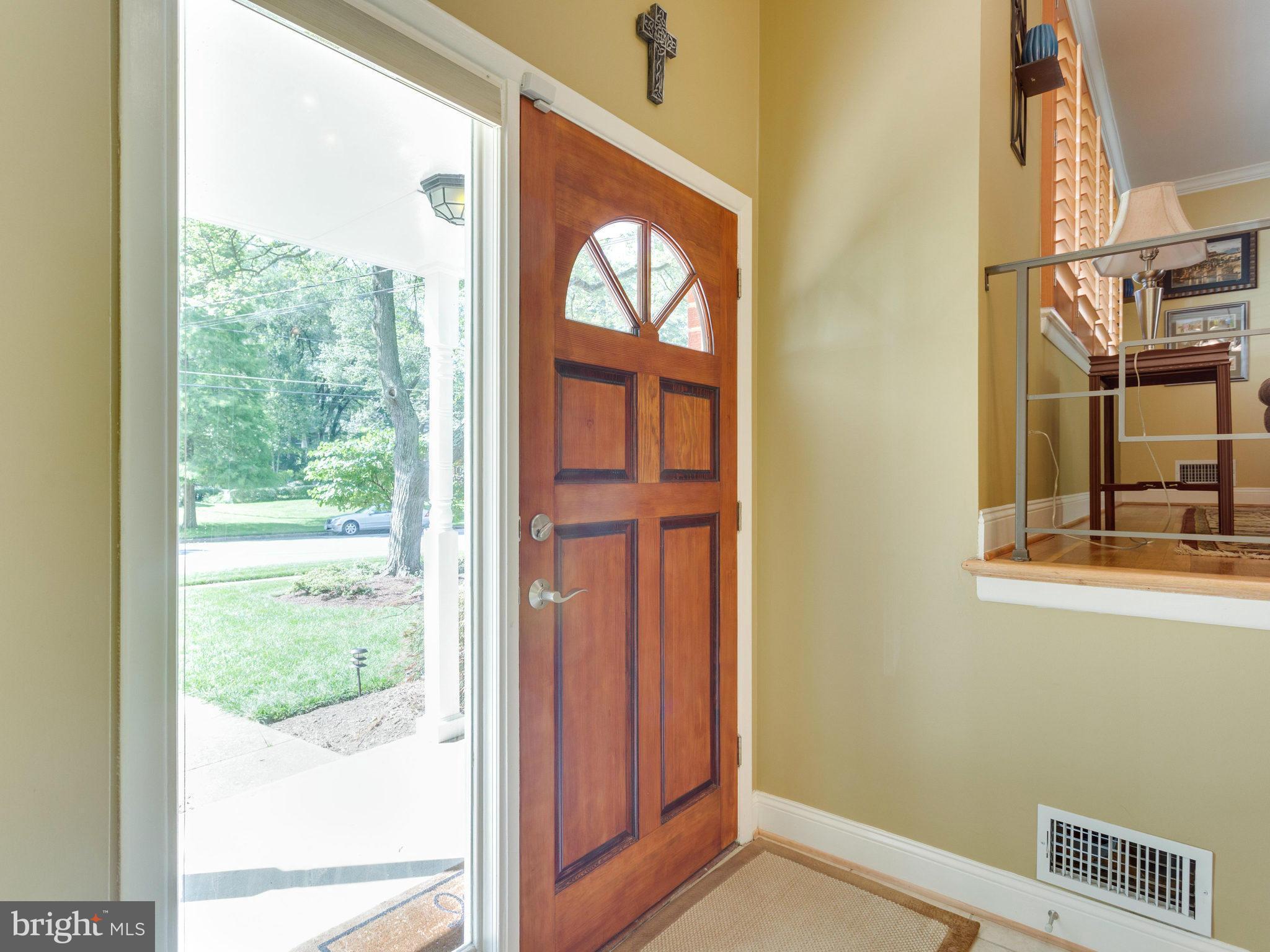 8908 Battery Road Alexandria, VA 22308 - Photo 10 of 30 foyer/front door