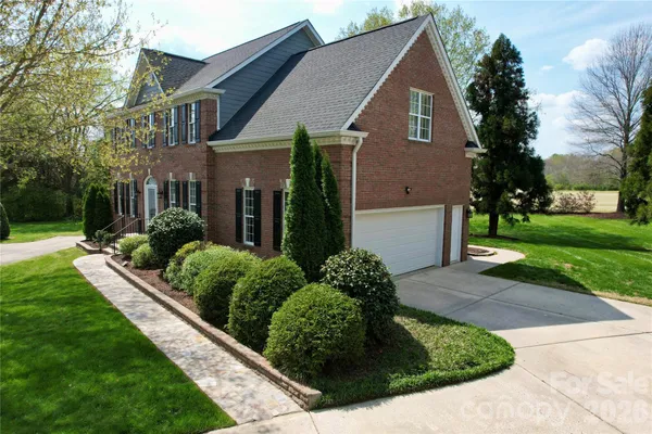 $649,900 | 8224 Glamorgan Lane, Matthews, NC 28104