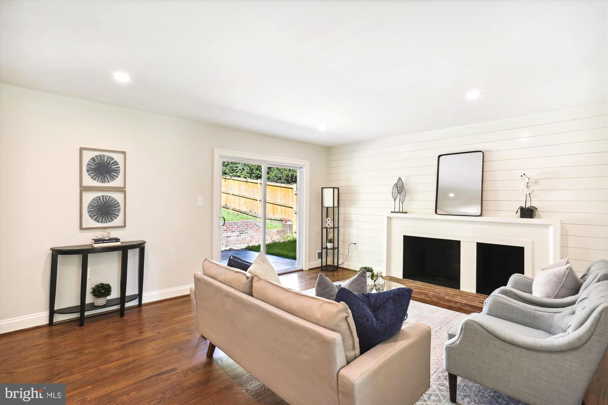 9206 Friars Road Bethesda, MD 20817 - Photo 12 of 34 Family Room