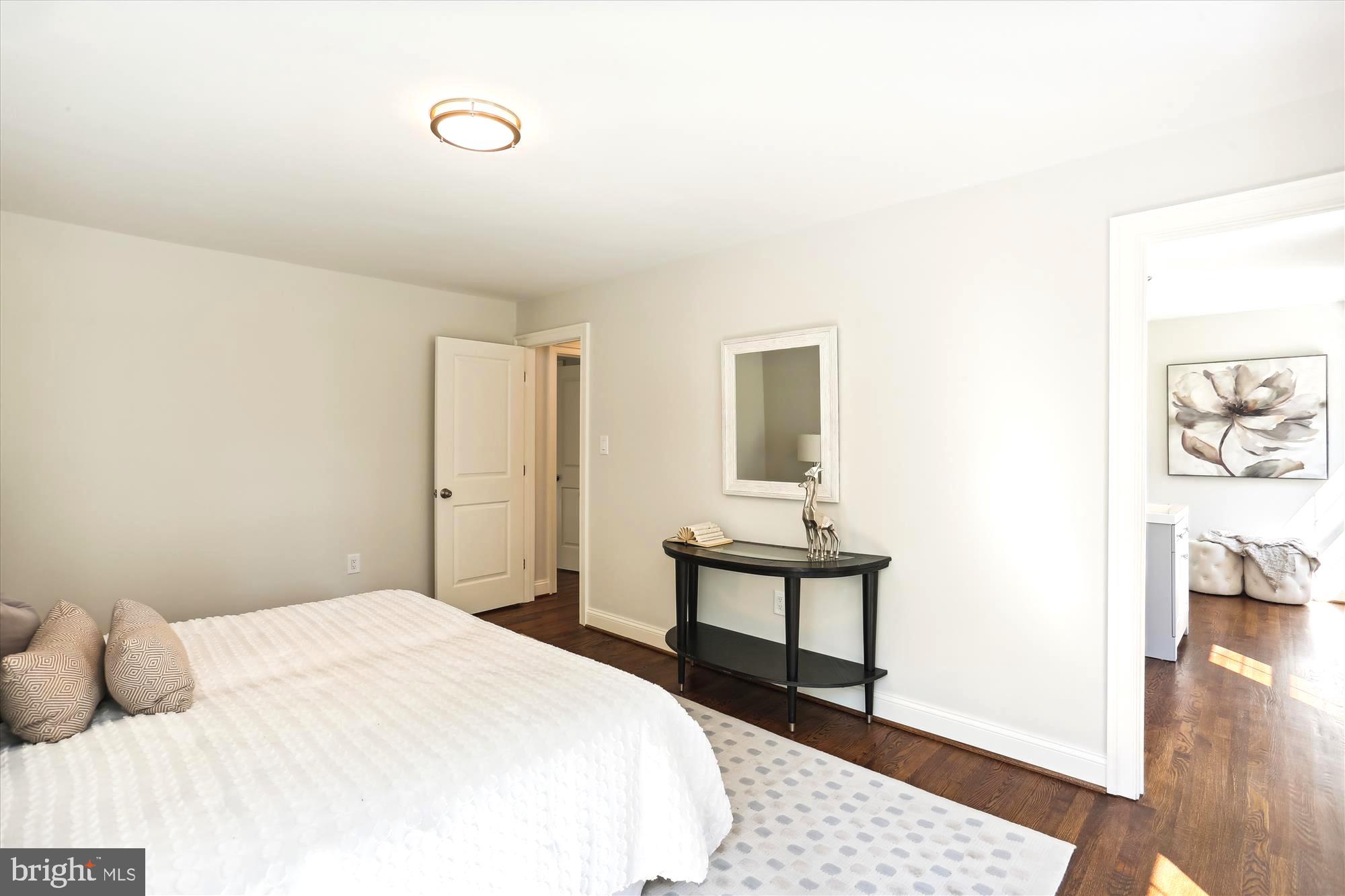 9206 Friars Road Bethesda, MD 20817 - Photo 19 of 34 Primary Bedroom