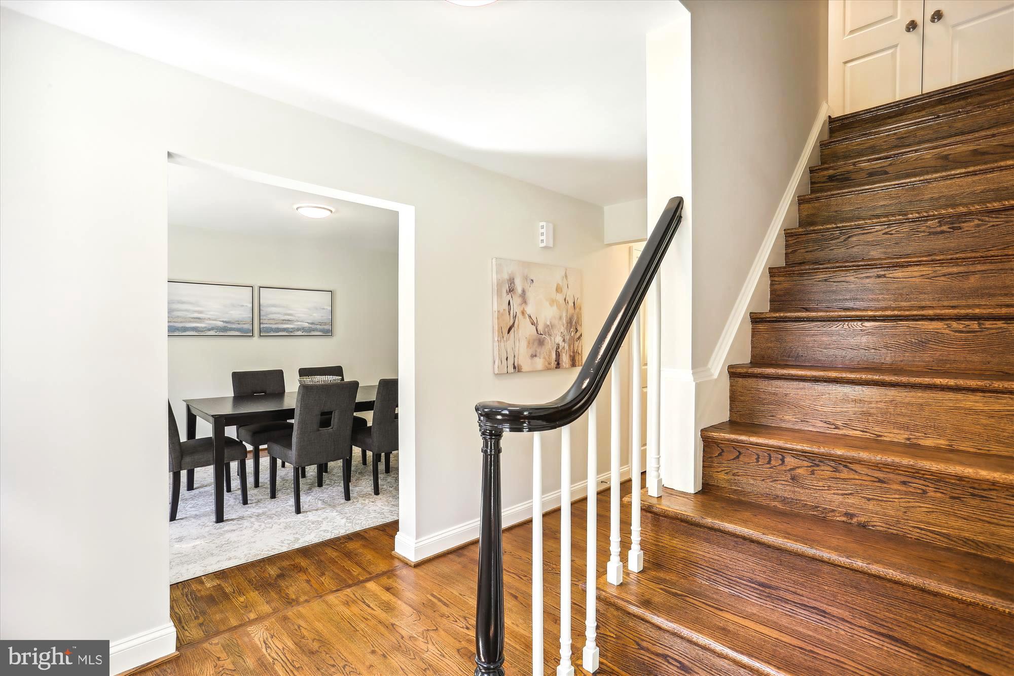 9206 Friars Road Bethesda, MD 20817 - Photo 4 of 34 Foyer
