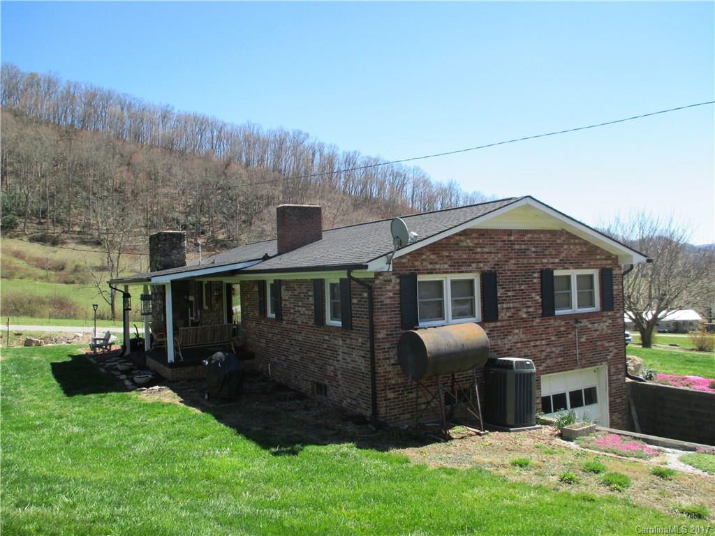 807 Silvers Cove Road Clyde, NC 28721 - Photo 2 of 15