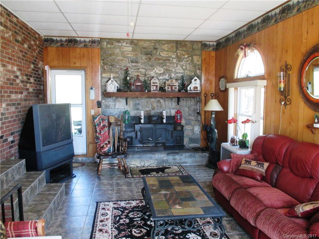 807 Silvers Cove Road Clyde, NC 28721 - Photo 4 of 15