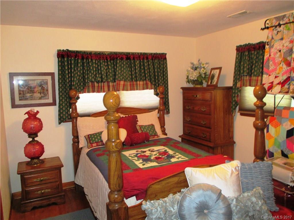 807 Silvers Cove Road Clyde, NC 28721 - Photo 10 of 15