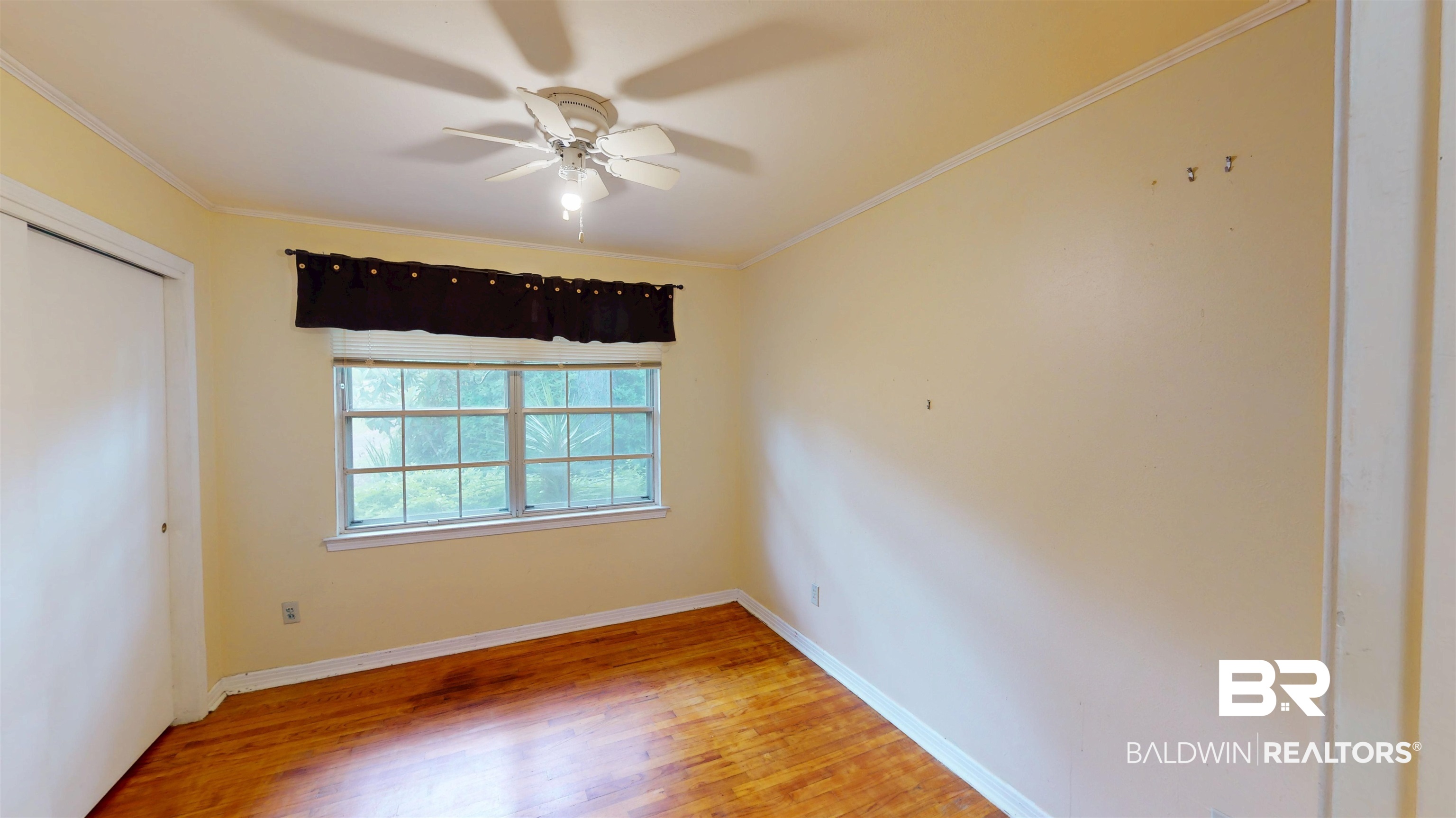 1075 Zurich Street Mobile, AL 36608 - Photo 22 of 35 Unfurnished bedroom featuring light wood-style flooring, a closet, a ceiling fan, and crown molding