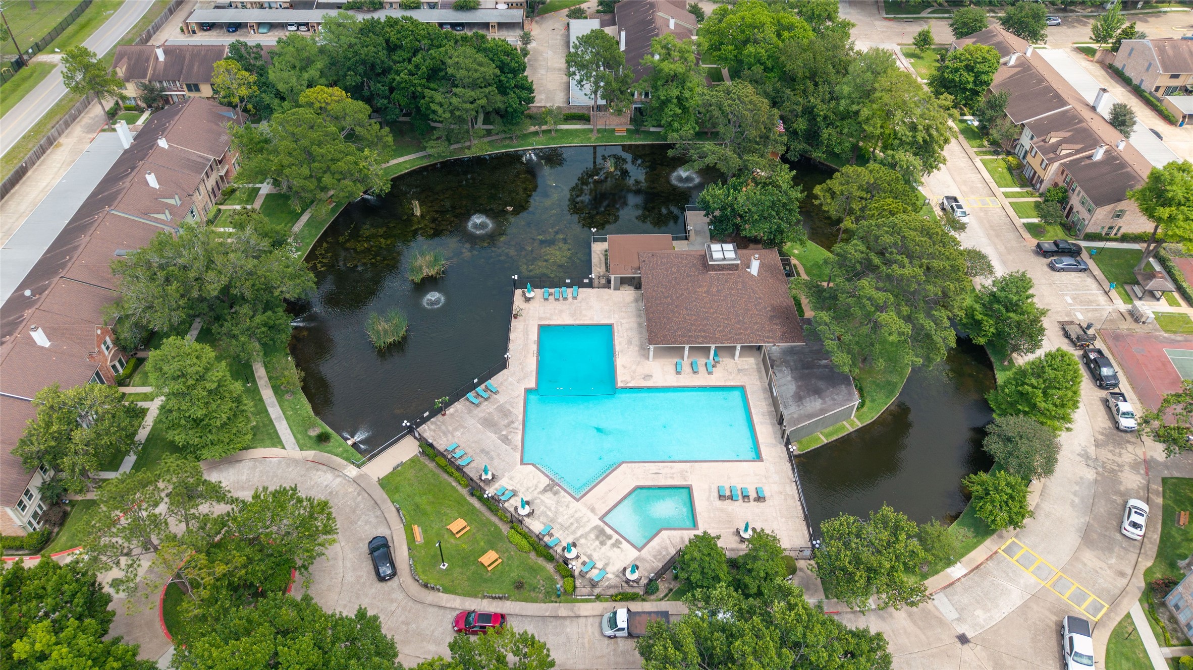 5800 Lumberdale Road, Unit 55 Houston, TX 77092 - Photo 31 of 34 an aerial view of a house with a garden