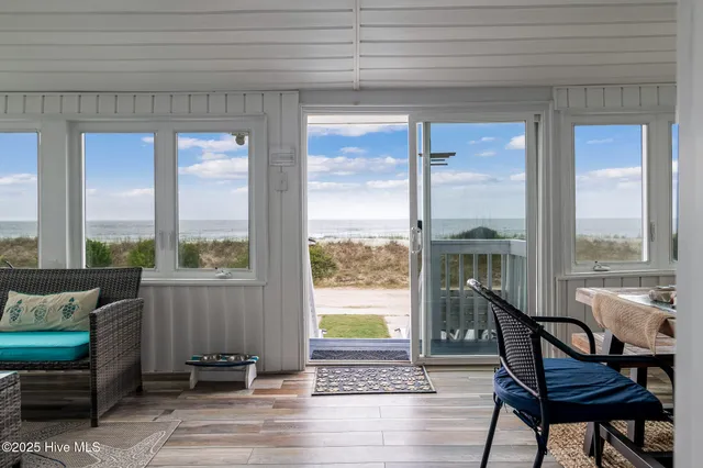 $939,500 | 287 Ocean Boulevard East, Holden Beach, NC 28462