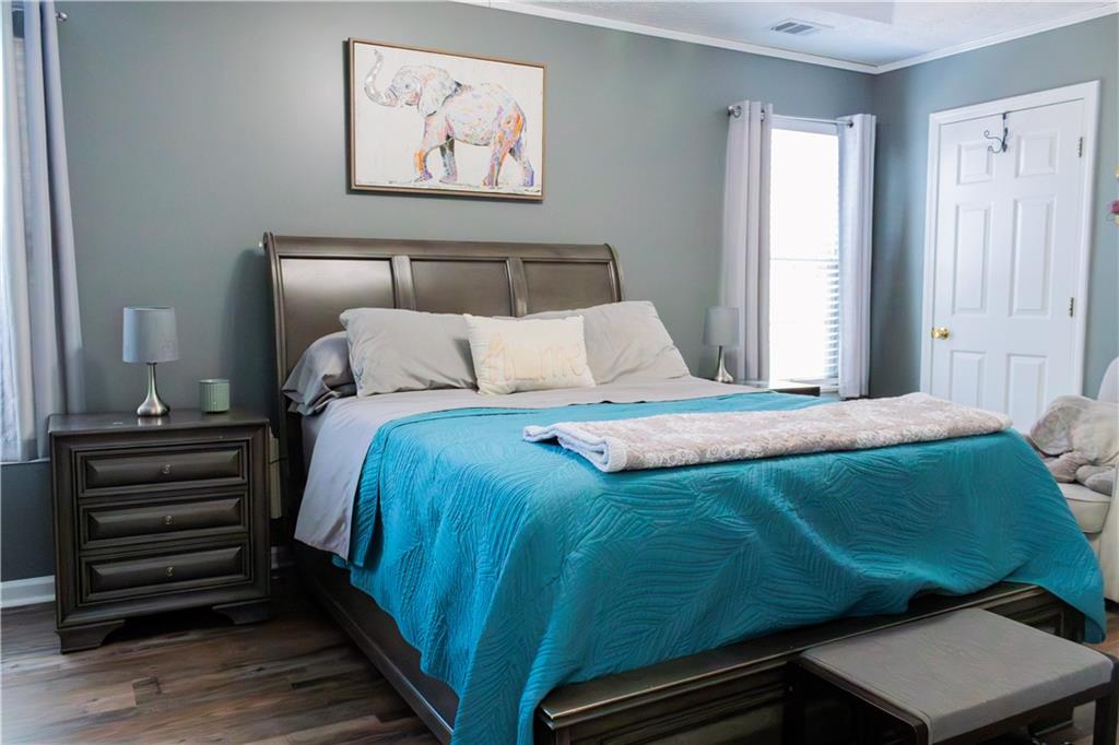 50 Berkeley Place Cartersville, GA 30121 - Photo 27 of 54 a bedroom with a bed and a painting on the wall