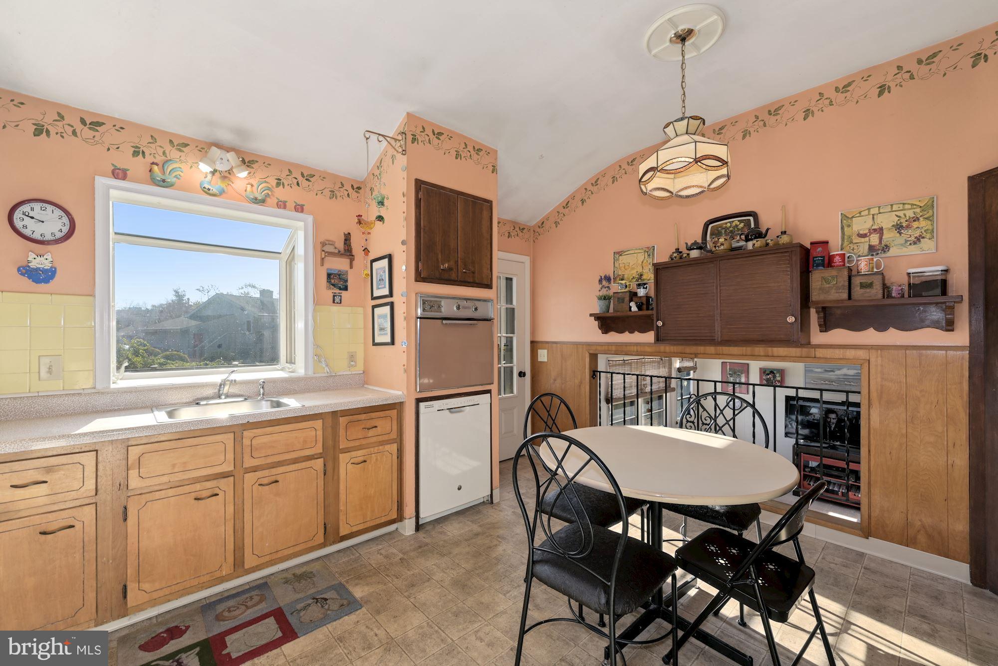 801 Edgemoor Road Cherry Hill, NJ 08034 - Photo 14 of 32 Eat In Kitchen