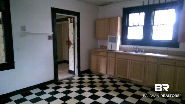 209 Ogden Avenue Mobile, AL 36607 - Photo 2 of 12
