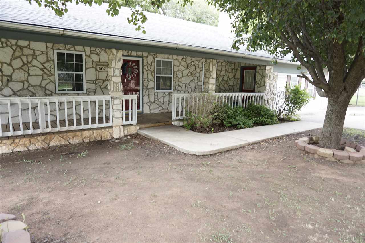 607 Marchbanks Street Perry, OK 73077 - Photo 2 of 35 Gallery Image 2