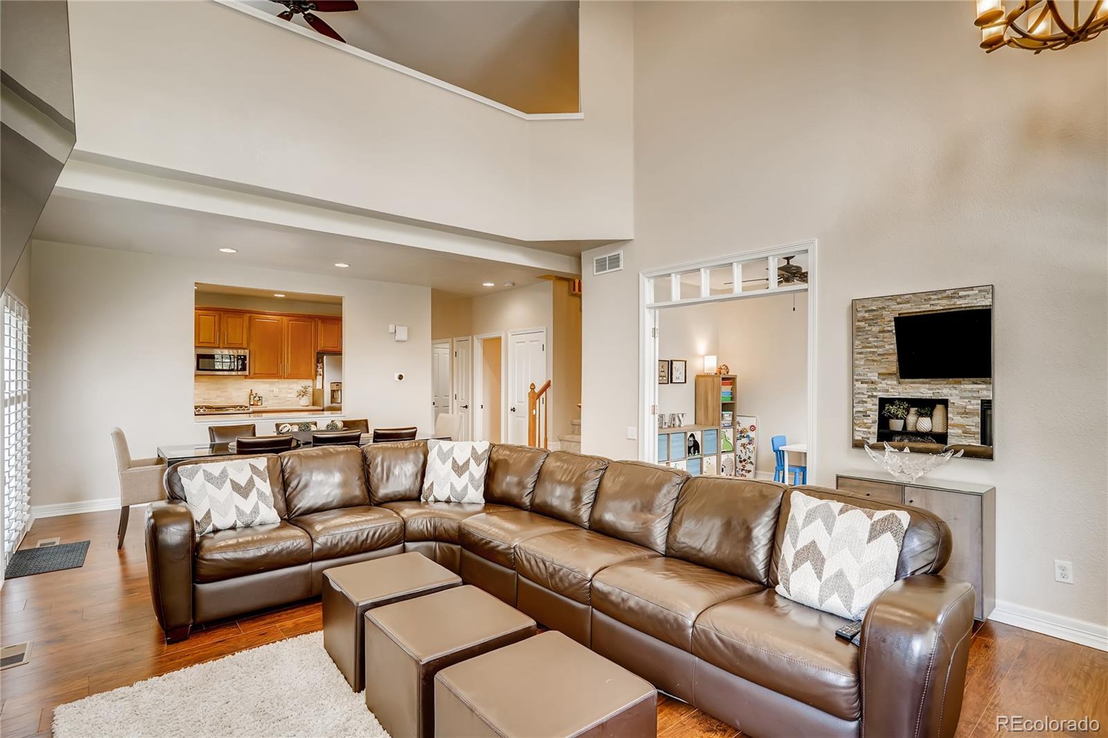 8875 Edinburgh Circle Highlands Ranch, CO 80129 - Photo 4 of 33 Gallery Image 4