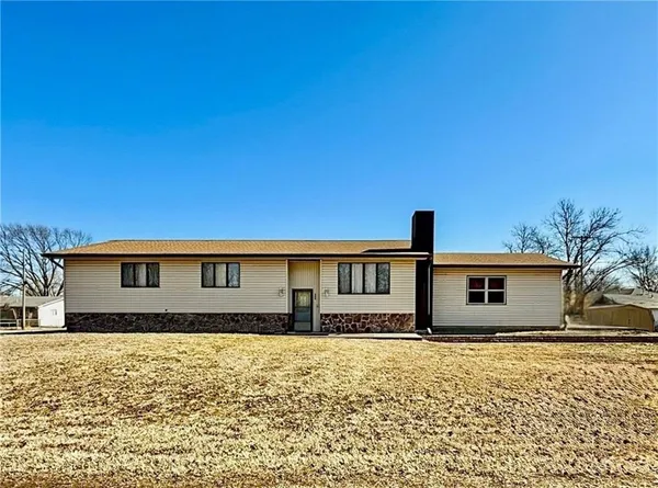 $220,000 | 205 South Traster Street, Altamont, KS 67330