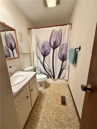 $220,000 | 205 South Traster Street, Altamont, KS 67330