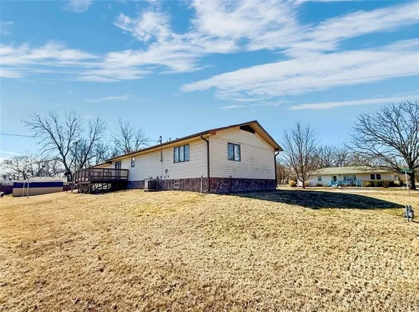 $220,000 | 205 South Traster Street, Altamont, KS 67330