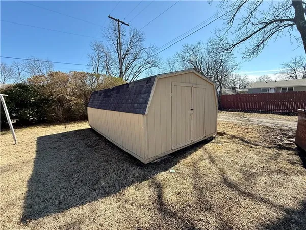 $220,000 | 205 South Traster Street, Altamont, KS 67330