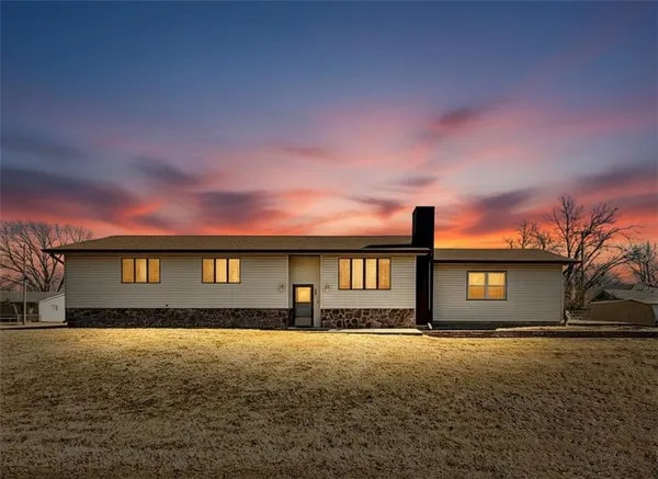 $220,000 | 205 South Traster Street, Altamont, KS 67330