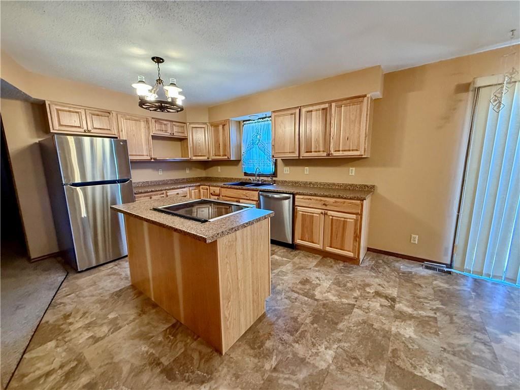 205 South Traster Street Altamont, KS 67330 - Photo 4 of 31