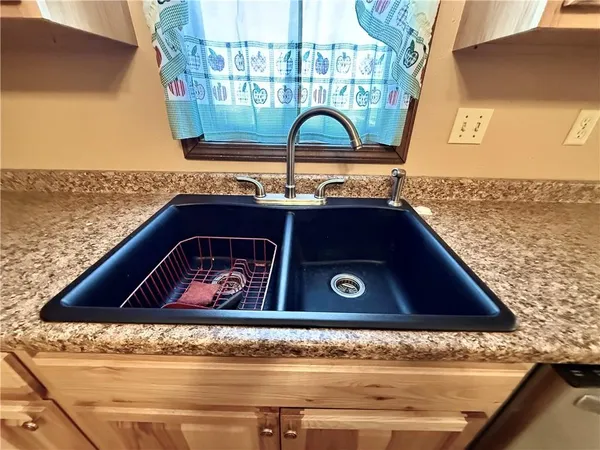 $220,000 | 205 South Traster Street, Altamont, KS 67330