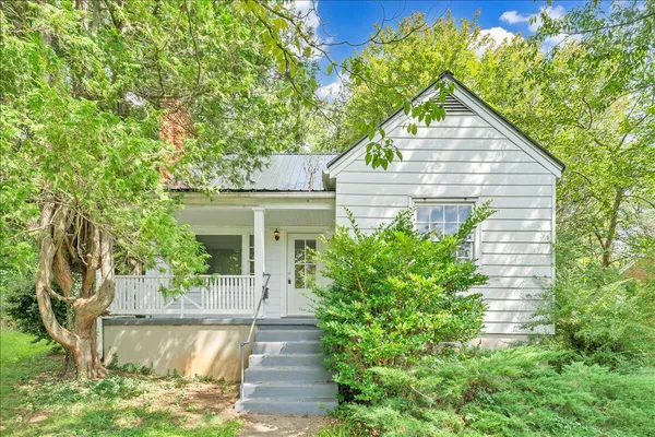 $165,000 | 817 Hanover Avenue Northwest, Roanoke, VA 24016