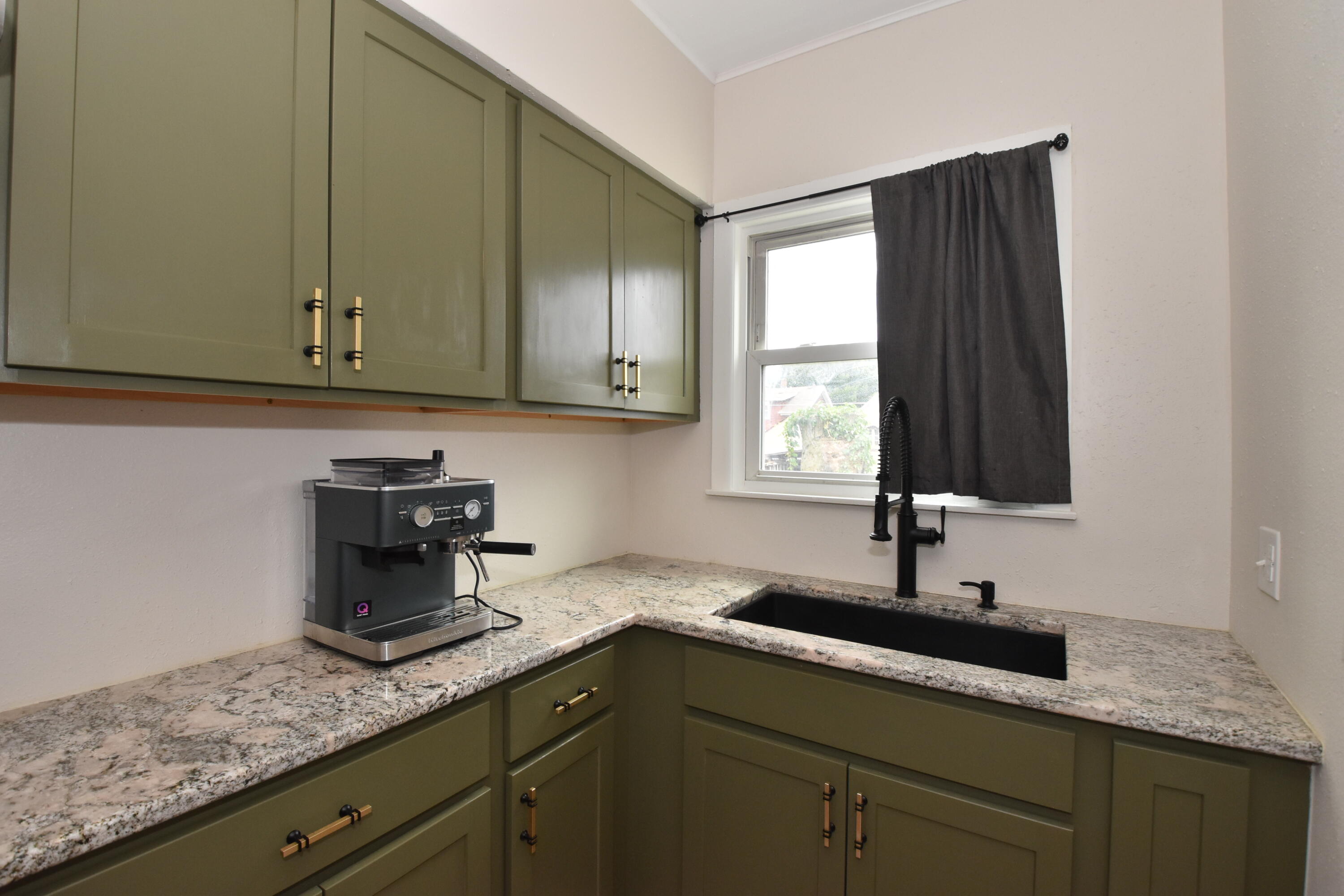 1717 Grange Avenue Racine, WI 53405 - Photo 8 of 28 Kitchen