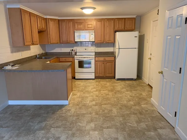 $2,500 | 23 Elm Street, Unit 1, Manchester, MA 01944