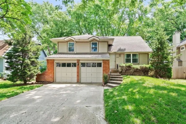 $350,000 | 14805 South Bradley Drive, Olathe, KS 66062