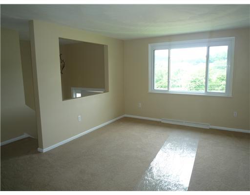 452 Highway 356 Apollo, PA 15613 - Photo 2 of 18 Living Room.