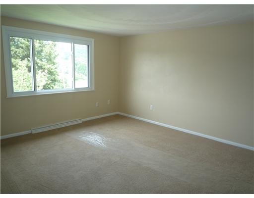 452 Highway 356 Apollo, PA 15613 - Photo 10 of 18 Living Room.