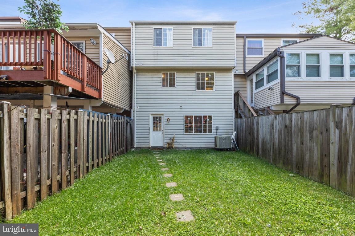 24226 Newbury Road Gaithersburg, MD 20882 - Photo 18 of 25 Gallery Image 18