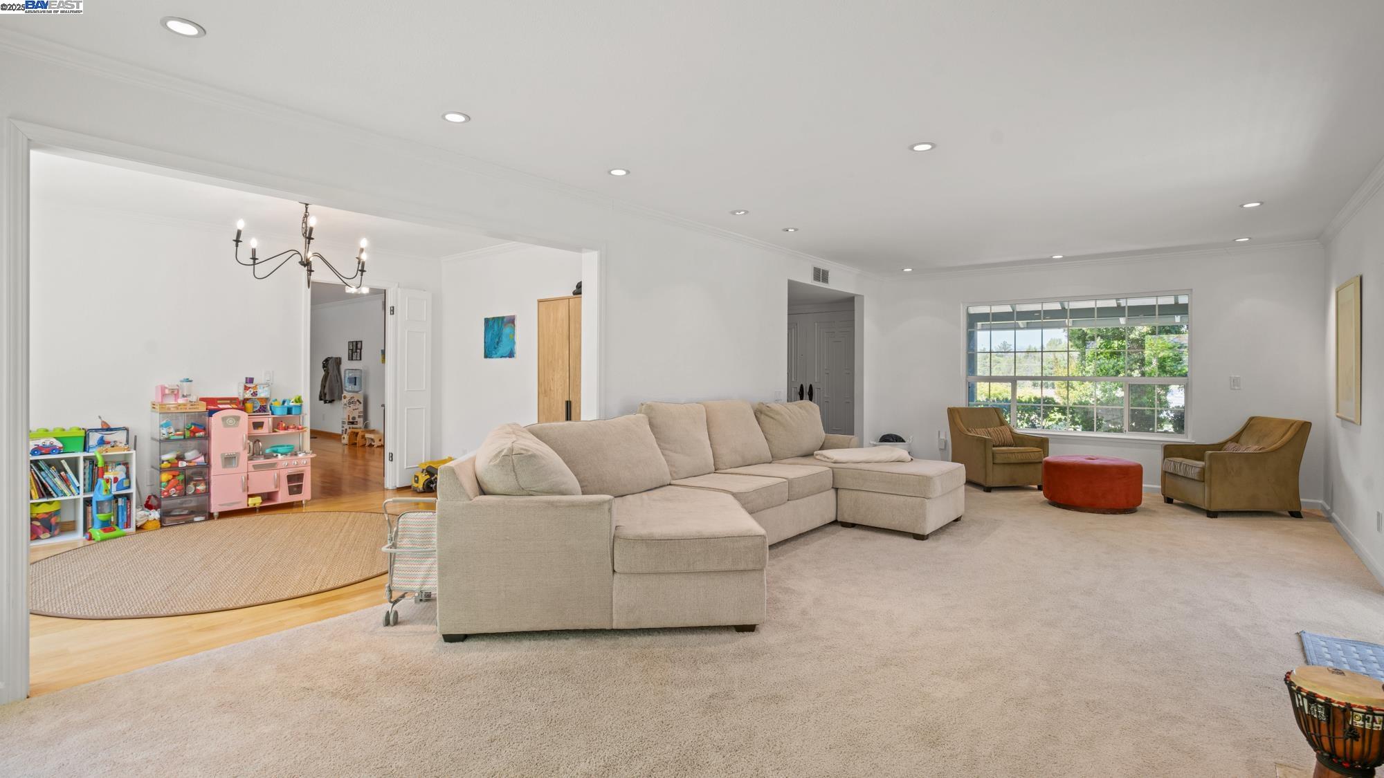 11 Oak Tree Court San Rafael, CA 94903 - Photo 12 of 60