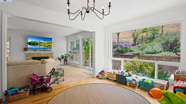 $1,695,000 | 11 Oak Tree Court, San Rafael, CA 94903