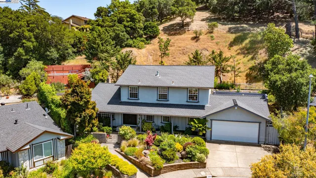 $1,695,000 | 11 Oak Tree Court, San Rafael, CA 94903