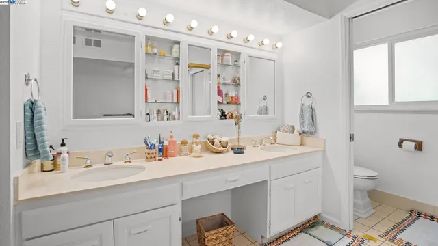 $1,695,000 | 11 Oak Tree Court, San Rafael, CA 94903