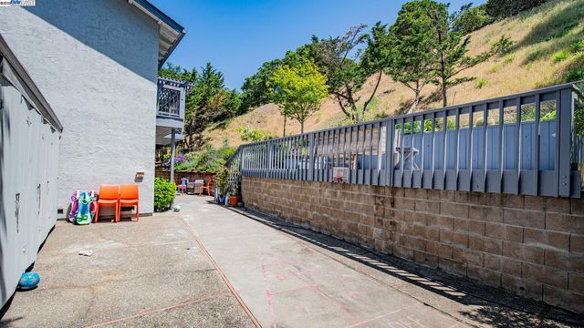 $1,695,000 | 11 Oak Tree Court, San Rafael, CA 94903