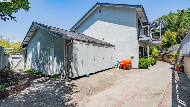 $1,695,000 | 11 Oak Tree Court, San Rafael, CA 94903