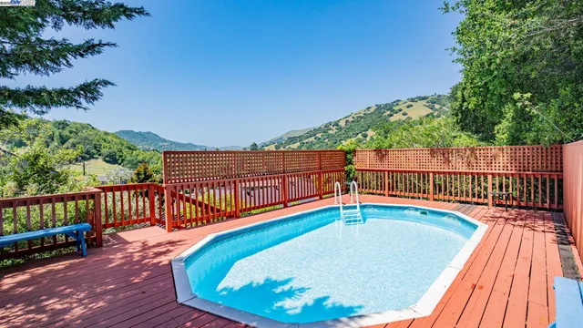 $1,695,000 | 11 Oak Tree Court, San Rafael, CA 94903