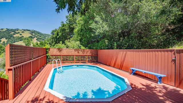 $1,695,000 | 11 Oak Tree Court, San Rafael, CA 94903