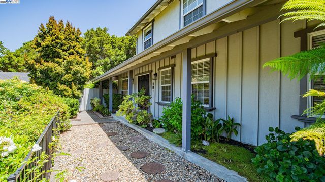 $1,695,000 | 11 Oak Tree Court, San Rafael, CA 94903
